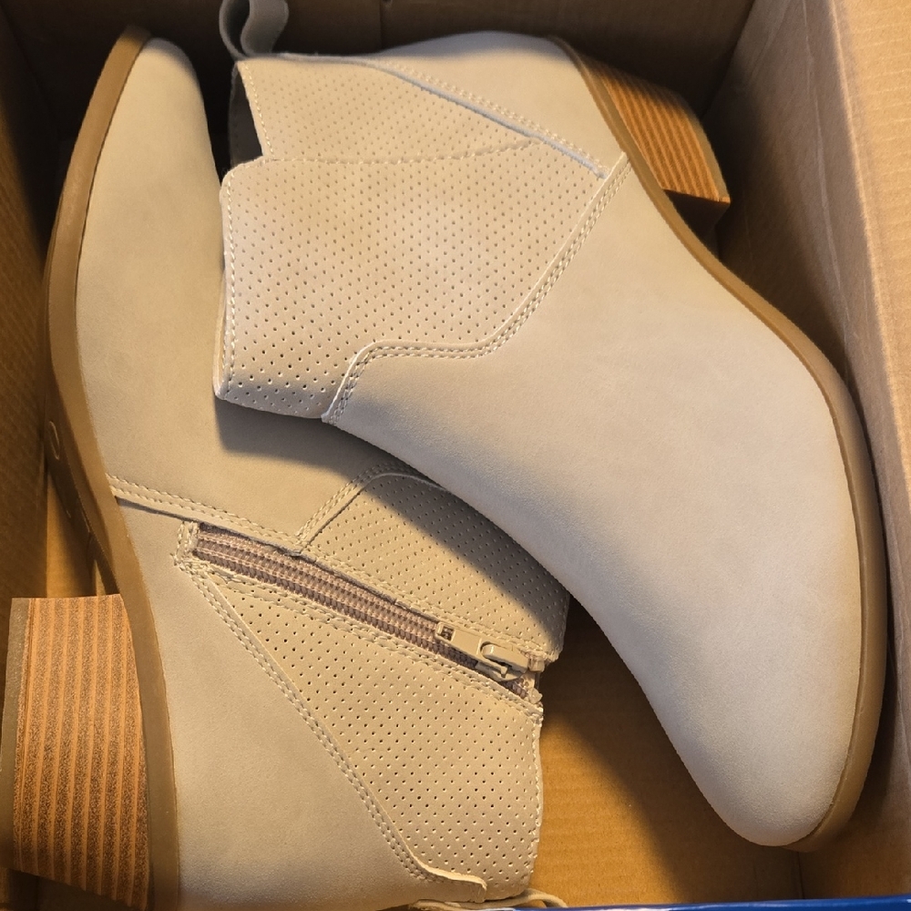 Women's Cream Ankle Boots